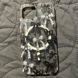 *LIKE NEW* VELVET CAVIAR IPHONE 13 PHONE CASE